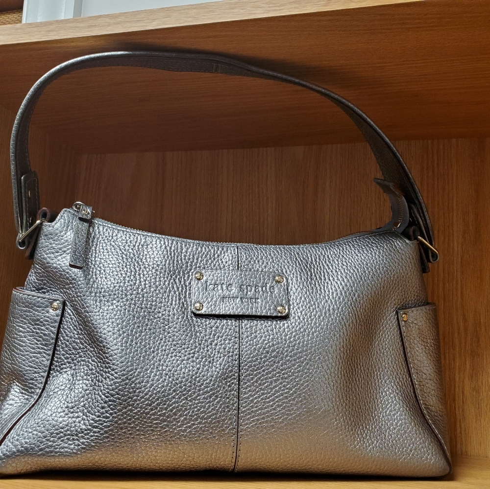 Kate Spade silver platnum leather purse excellent condition